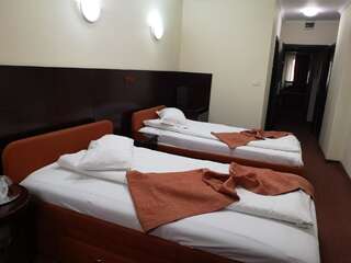 Отель Hotel Helin Aeroport - Craiova Крайова Двухместный номер бизнес-класса с 2 отдельными кроватями-2